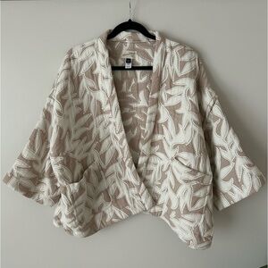 Universal Thread Patterned Kimono